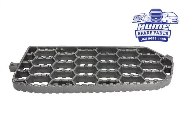 STEP PLATE MIDDLE LHS = RHS  FOR SCANIA 2017 - ON.